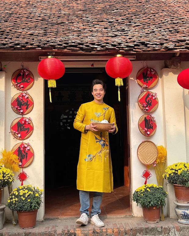 Tết Tân Sửu, cánh mày râu rộn ràng diện áo dài du xuân, vừa lưu giữ nét truyền thống mà trông vẫn chất lừ - Ảnh 8.