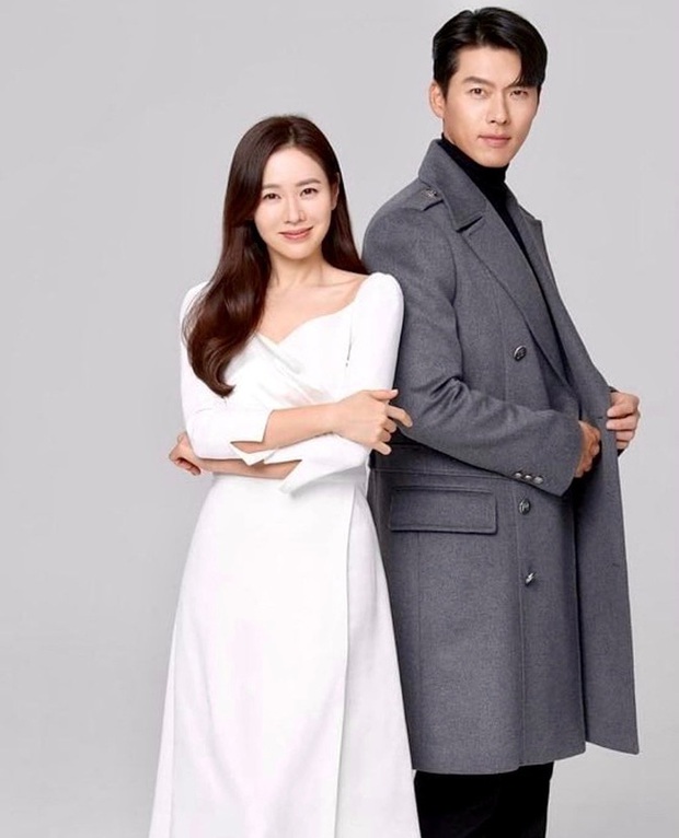 Hyun Bin - Son Ye Jin một trời một vực trước và sau khi công khai hẹn hò: Giả đò khi giấu giếm, giờ thì “bung lụa” luôn rồi? - Ảnh 6. Hyun Bin - Son Ye Jin một trời một vực trước và sau khi công khai hẹn hò: Giả đò khi giấu giếm, giờ thì “bung lụa” luôn rồi? - Ảnh 6.