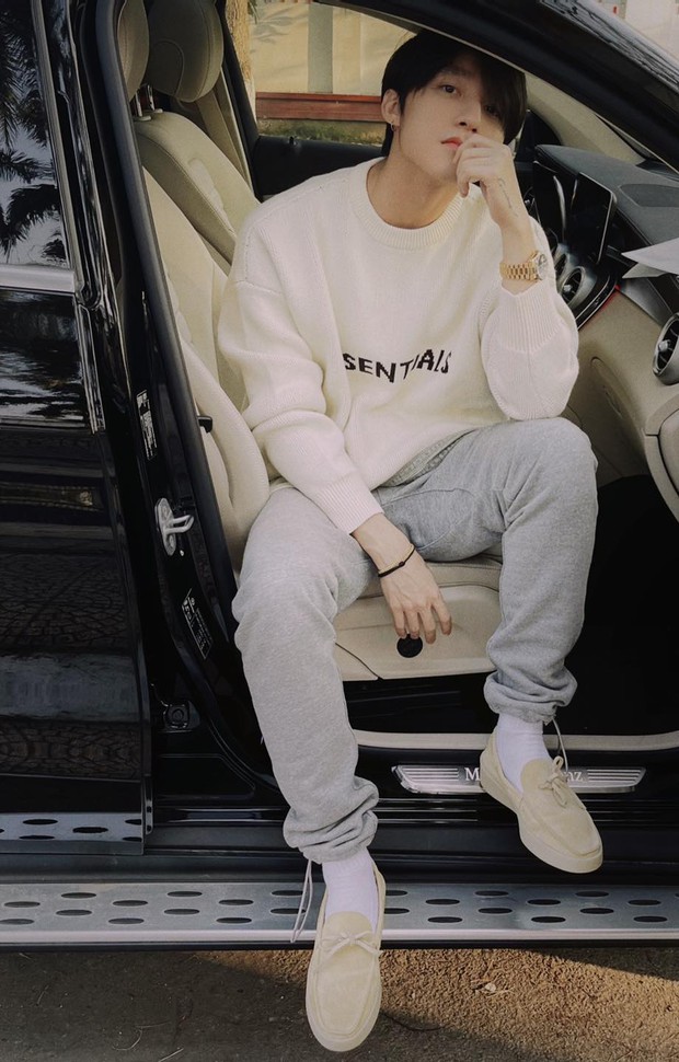 Sáng sớm Thiều Bảo Trâm tung ảnh, Sơn Tùng cũng có động thái “bắn tim” và tung khoảnh khắc điển trai ngời ngời hậu drama “trà xanh”  - Ảnh 4.