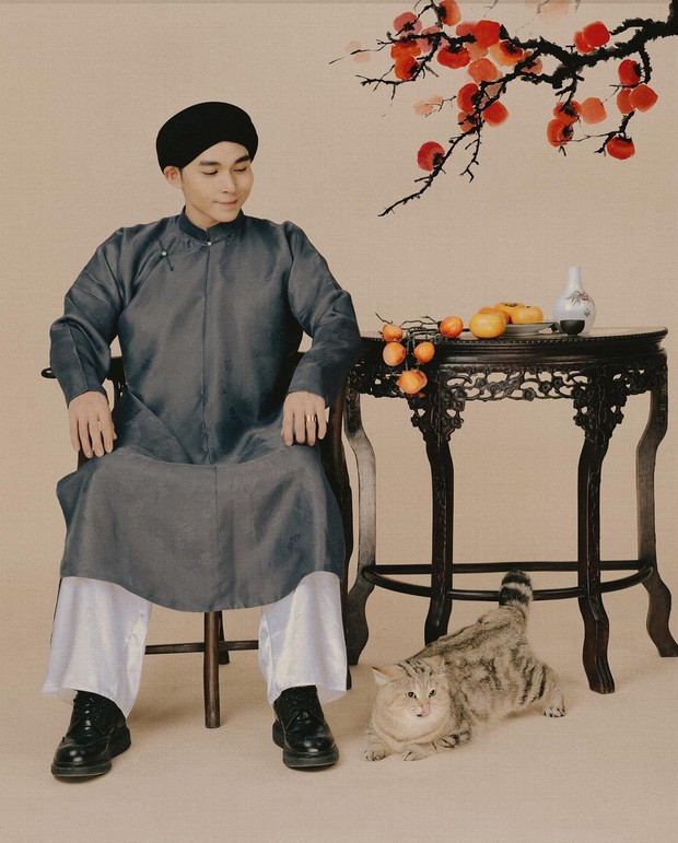 Tết Tân Sửu, cánh mày râu rộn ràng diện áo dài du xuân, vừa lưu giữ nét truyền thống mà trông vẫn chất lừ - Ảnh 7.