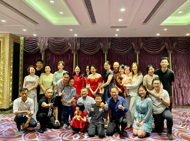 Dàn sao Rap Việt ăn Tết: Dế Choắt, Tlinh rủ nhau phát cẩu lương, các thí sinh thi nhau khoe lì xì may mắn - Ảnh 1.