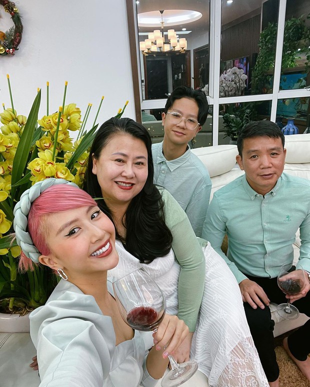 Tổng kết diễn biến 3 ngày Tết trên cõi mạng: Huy Trần về quê Ngô Thanh Vân ăn Tết, Phạm Văn Mách gặp biến căng đúng mùng 1 - Ảnh 6.