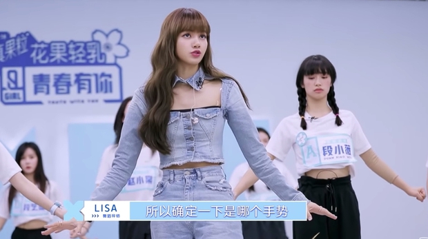 Lisa (BLACKPINK) lại phải xuất hiện online ở Thanh Xuân Có Bạn 3 do ảnh hưởng của dịch bệnh? - Ảnh 1.