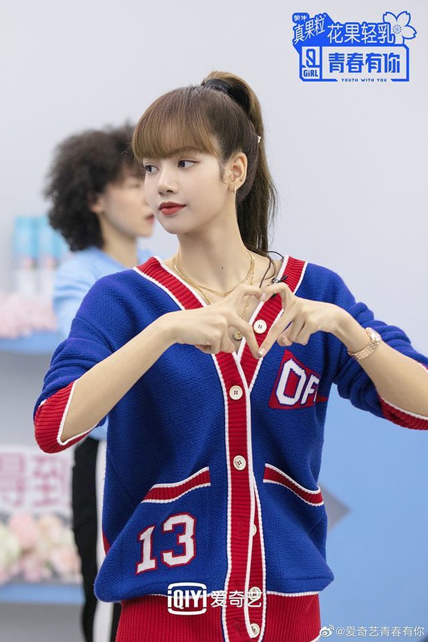 Lisa (BLACKPINK) lại phải xuất hiện online ở Thanh Xuân Có Bạn 3 do ảnh hưởng của dịch bệnh? - Ảnh 2.