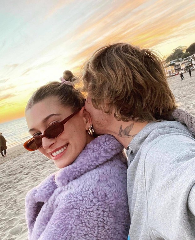 2 cặp vợ chồng 9x hot nhất Hollywood gây bão Valentine: Nhà Justin - Hailey spam MXH, nhưng Gigi Hadid hot hơn nhờ body mẹ bỉm? - Ảnh 3. 2 cặp vợ chồng 9x hot nhất Hollywood gây bão Valentine: Nhà Justin - Hailey spam MXH, nhưng Gigi Hadid hot hơn nhờ body mẹ bỉm? - Ảnh 3.