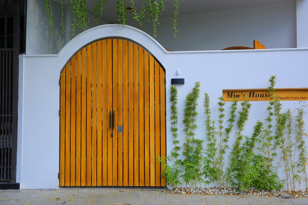 Sau 10 năm ở trọ, cặp vợ chồng xây được ngôi nhà vừa xinh vừa thoáng, thiết kế mặt tiền có một không hai - Ảnh 3.