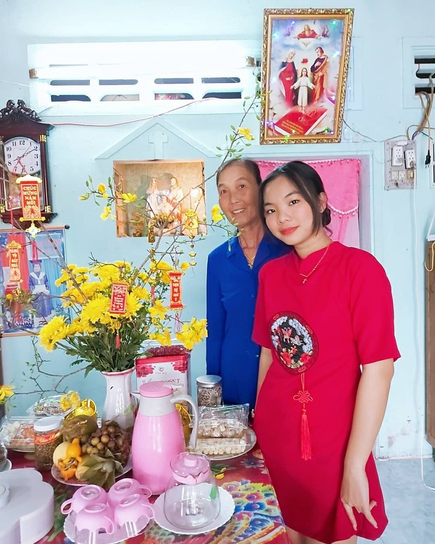 Thuý Kiều - trợ lý Ngọc Trinh lần đầu hé lộ gia cảnh ở quê, nhan sắc em gái gây chú ý - Ảnh 4. Thuý Kiều - trợ lý Ngọc Trinh lần đầu hé lộ gia cảnh ở quê, nhan sắc em gái gây chú ý - Ảnh 4.