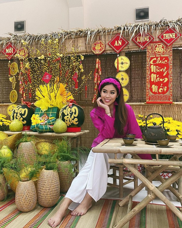 Con dâu tương lai của tỷ phú Johnathan Hạnh Nguyễn diện áo dài giống hội nhà quý tộc: Cũng ra dáng lắm! - Ảnh 3. Con dâu tương lai của tỷ phú Johnathan Hạnh Nguyễn diện áo dài giống hội nhà quý tộc: Cũng ra dáng lắm! - Ảnh 3.