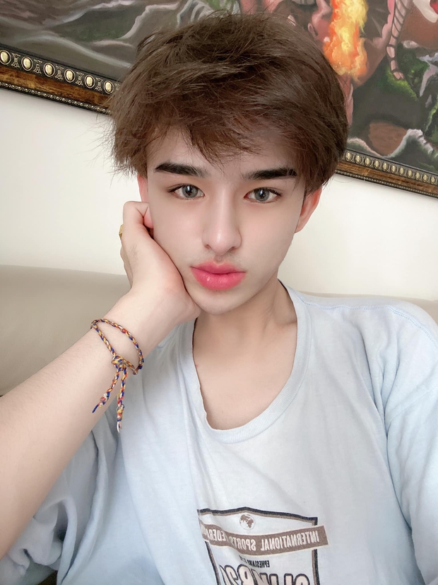 Trần Đức Bo kể chuyện tình năm 16 tuổi với bồ đồng giới, giọng nghiêm túc không giống “mèo méo meo” thường ngày - Ảnh 1. Trần Đức Bo kể chuyện tình năm 16 tuổi với bồ đồng giới, giọng nghiêm túc không giống “mèo méo meo” thường ngày - Ảnh 1.