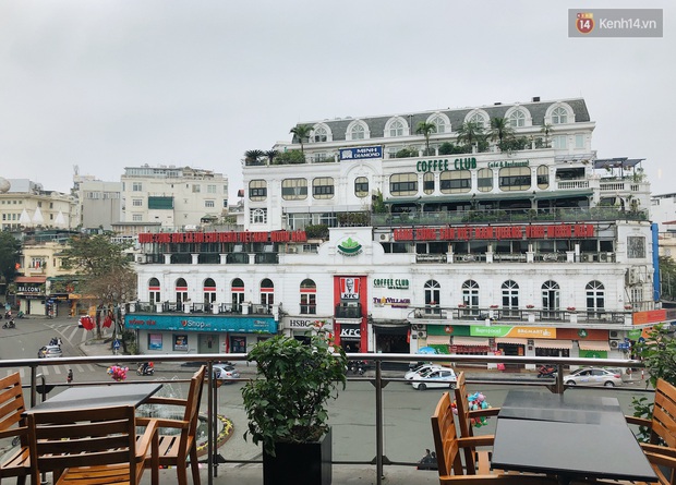 Hà Nội mùng 5 ngỡ như mùng 1 Tết: Quán xá im lìm nhưng người ra đường lại ngày càng đông thêm - Ảnh 19. Hà Nội mùng 5 ngỡ như mùng 1 Tết: Quán xá im lìm nhưng người ra đường lại ngày càng đông thêm - Ảnh 19.