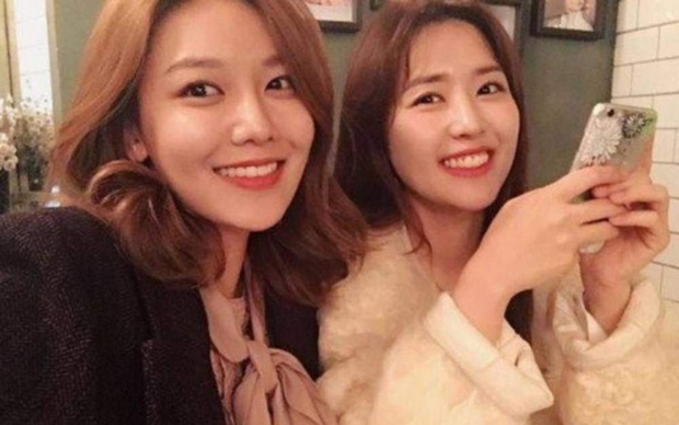 Hội nữ idol có chị em gái xinh như mộng: Chị Jisoo - Rosé (BLACKPINK) không kém minh tinh, em gái nữ thần lai YG gây bão - Ảnh 11. Hội nữ idol có chị em gái xinh như mộng: Chị Jisoo - Rosé (BLACKPINK) không kém minh tinh, em gái nữ thần lai YG gây bão - Ảnh 11.