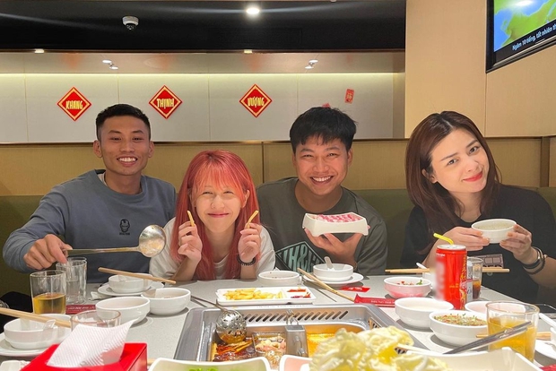 Đi ăn chung nhưng Hậu Hoàng - Mũi trưởng Long đổi chỗ để ngồi cạnh nhau: Chắc tay chèo thuyền nào các bạn mình ôi! - Ảnh 3.