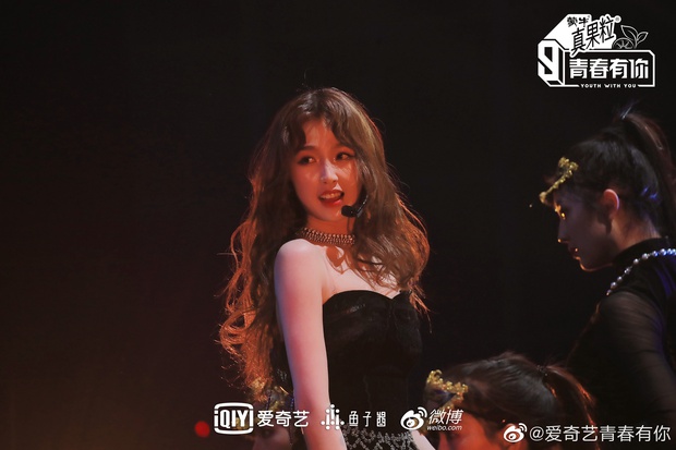 Màn đọ sắc vóc căng đét đầu năm: Lisa lên top 1 Weibo vì body quá đỉnh, Ngu Thư Hân gây bão với visual siêu xinh - Ảnh 11.