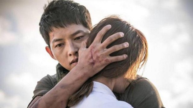 6 cái ôm ngọt tan chảy trên phim Hàn: Son Ye Jin - Hyun Bin vẫn luôn là chân ái! - Ảnh 5.