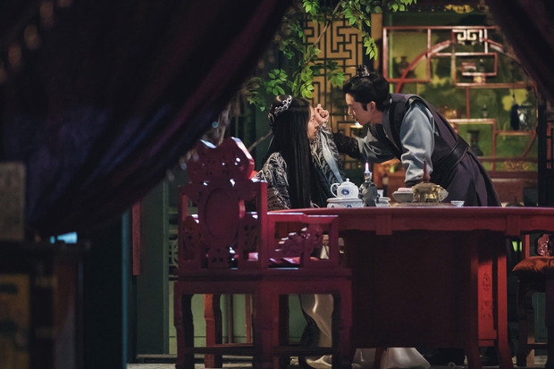 Sông Đón Trăng Lên mở màn bi tráng, Kim So Hyun lột xác ngoạn mục hoá sát thủ cực ngầu - Ảnh 16. Sông Đón Trăng Lên mở màn bi tráng, Kim So Hyun lột xác ngoạn mục hoá sát thủ cực ngầu - Ảnh 16.