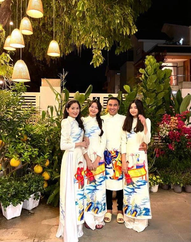 Hai tiểu thư nhà Quyền Linh: Cao 1m7 khi mới 13 tuổi, thần thái cành vàng lá ngọc khiến dân mạng u mê - Ảnh 1. Hai tiểu thư nhà Quyền Linh: Cao 1m7 khi mới 13 tuổi, thần thái cành vàng lá ngọc khiến dân mạng u mê - Ảnh 1.