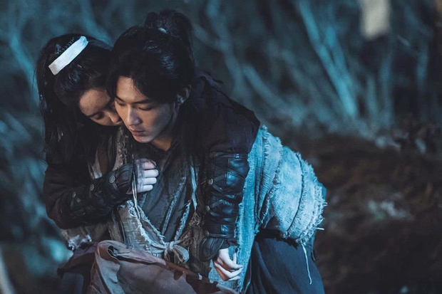 Sông Đón Trăng Lên mở màn bi tráng, Kim So Hyun lột xác ngoạn mục hoá sát thủ cực ngầu - Ảnh 5. Sông Đón Trăng Lên mở màn bi tráng, Kim So Hyun lột xác ngoạn mục hoá sát thủ cực ngầu - Ảnh 5.