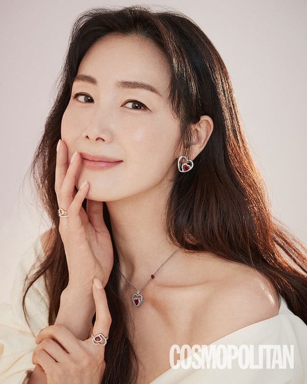 Choi Ji Woo trở lại ngoạn mục sau 9 tháng sinh, lần đầu chia sẻ về cuộc hôn nhân với CEO kém tuổi và con gái đầu lòng - Ảnh 6. Choi Ji Woo trở lại ngoạn mục sau 9 tháng sinh, lần đầu chia sẻ về cuộc hôn nhân với CEO kém tuổi và con gái đầu lòng - Ảnh 6.