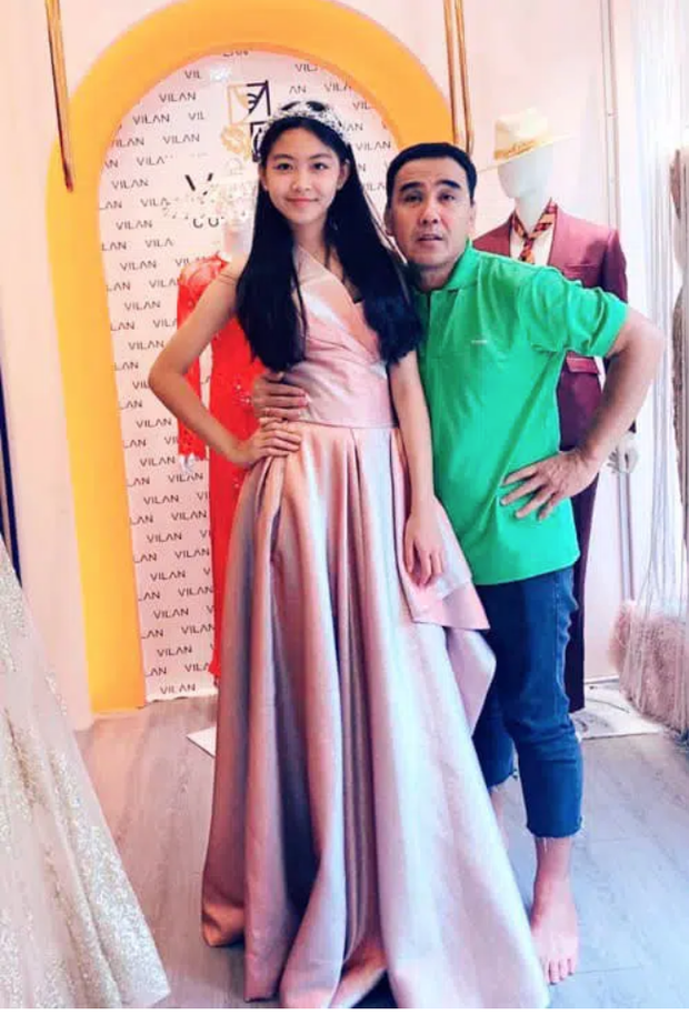 Hai tiểu thư nhà Quyền Linh: Cao 1m7 khi mới 13 tuổi, thần thái cành vàng lá ngọc khiến dân mạng u mê - Ảnh 6. Hai tiểu thư nhà Quyền Linh: Cao 1m7 khi mới 13 tuổi, thần thái cành vàng lá ngọc khiến dân mạng u mê - Ảnh 6.