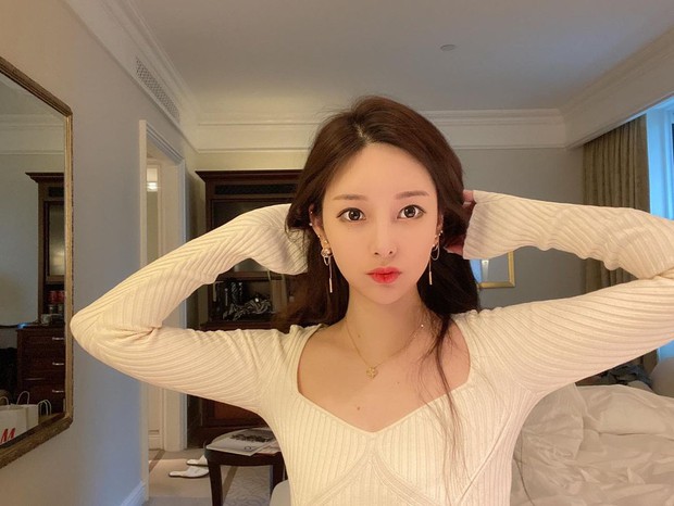 Mẹ đẻ của True Beauty ngoài đời thực: Visual như idol, dáng đỉnh tới độ cân được tất thảy loại đồ bó sát - Ảnh 1. Mẹ đẻ của True Beauty ngoài đời thực: Visual như idol, dáng đỉnh tới độ cân được tất thảy loại đồ bó sát - Ảnh 1.