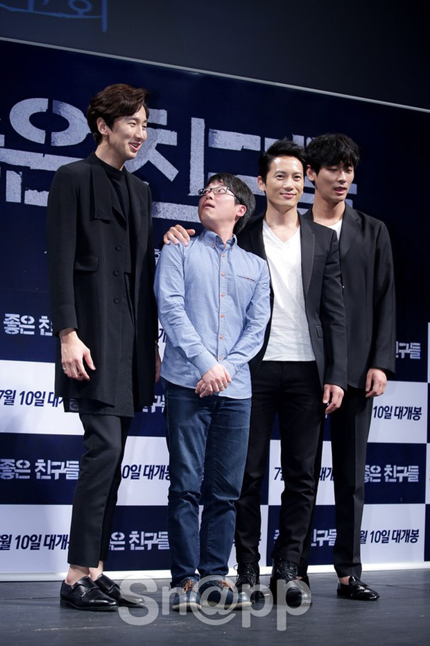 6 “người khổng lồ” Kbiz: Lee Kwang Soo dìm cả dàn sao, nam thần cao nhất Kpop gây sốt, “há mồm” khi kéo đến sao Knowing Bros - Ảnh 4. 6 “người khổng lồ” Kbiz: Lee Kwang Soo dìm cả dàn sao, nam thần cao nhất Kpop gây sốt, “há mồm” khi kéo đến sao Knowing Bros - Ảnh 4.