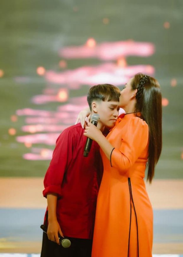 Quán quân Vietnam Idol Kids Hồ Văn Cường thay đổi bất ngờ sau khi bị mẹ nuôi Phi Nhung tố thái độ ngày Tết - Ảnh 5. Quán quân Vietnam Idol Kids Hồ Văn Cường thay đổi bất ngờ sau khi bị mẹ nuôi Phi Nhung tố thái độ ngày Tết - Ảnh 5.