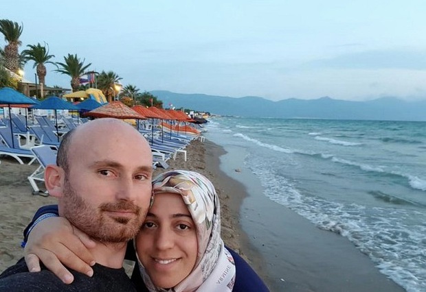 Hình ảnh selfie tươi cười của 2 vợ chồng ngỡ hạnh phúc nhưng hóa ra lại là bằng chứng cho tội ác máu lạnh rợn người ngay sau đó - Ảnh 3. Hình ảnh selfie tươi cười của 2 vợ chồng ngỡ hạnh phúc nhưng hóa ra lại là bằng chứng cho tội ác máu lạnh rợn người ngay sau đó - Ảnh 3.