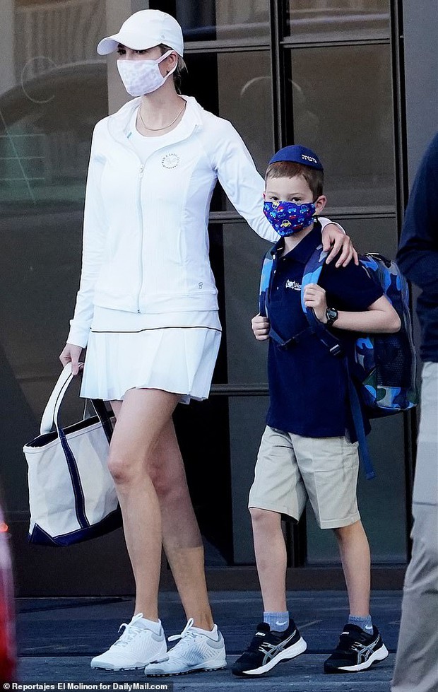 Nữ thần Ivanka Trump bắt đầu cuộc sống mới thư thái bên chồng con, vẻ đẹp hiện tại vẫn khiến nhiều người ngây ngất - Ảnh 2.