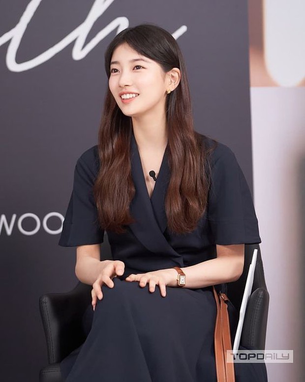 Suzy đầu tư đồng hồ hơn 200 triệu, diện váy đụng hàng với phu nhân Penthouse nhưng chỉ vì chi tiết nhỏ mà lép vế trước chị đẹp tuổi 42 - Ảnh 1. Suzy đầu tư đồng hồ hơn 200 triệu, diện váy đụng hàng với phu nhân Penthouse nhưng chỉ vì chi tiết nhỏ mà lép vế trước chị đẹp tuổi 42 - Ảnh 1.