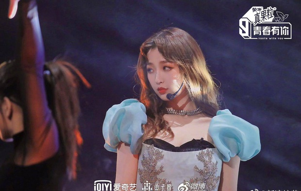 Ngu Thư Hân sexy trên Thanh Xuân Có Bạn 3 nhưng biểu cảm quên lời mới khiến các thí sinh ôm tim hú hét - Ảnh 1.