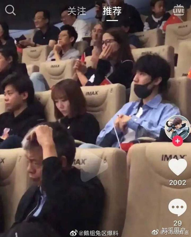 Fan đòi tự tử khi Vương Tuấn Khải cùng người đại diện liên tục bị nghi ngờ có mối quan hệ mập mờ - Ảnh 6. Fan đòi tự tử khi Vương Tuấn Khải cùng người đại diện liên tục bị nghi ngờ có mối quan hệ mập mờ - Ảnh 6.