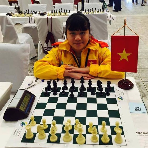 Nữ sinh lớp 10 vô địch cờ vua thế giới: Tự bắt xe khách vượt 200km đi học thêm từ lớp 3, lột xác ngoạn mục khi giảm liền 9 kg! - Ảnh 4.