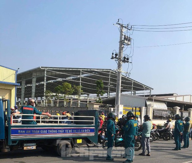Ngày đầu đi làm sau Tết, công nhân tá hỏa nghe tin công ty giải thể - Ảnh 2. Ngày đầu đi làm sau Tết, công nhân tá hỏa nghe tin công ty giải thể - Ảnh 2.
