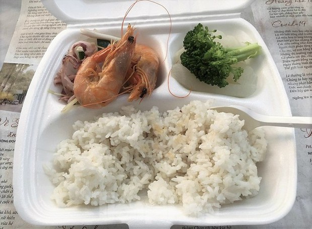 Công an, Thanh tra vào cuộc vụ bữa ăn bị cắt xén trong khu cách ly ở Quảng Ninh - Ảnh 1. Công an, Thanh tra vào cuộc vụ bữa ăn bị cắt xén trong khu cách ly ở Quảng Ninh - Ảnh 1.