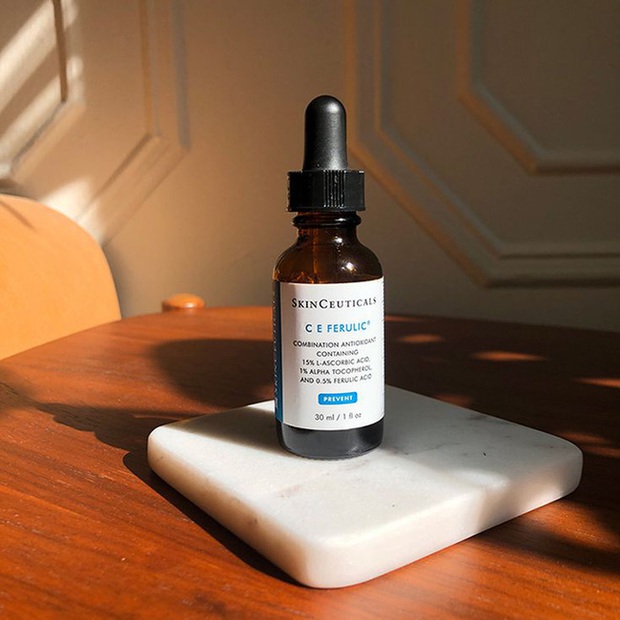 Review 5 lọ serum Vitamin C đỉnh cao, cô nàng này khiến dân tình choáng với bàn skincare toàn mùi tiền - Ảnh 3. Review 5 lọ serum Vitamin C đỉnh cao, cô nàng này khiến dân tình choáng với bàn skincare toàn mùi tiền - Ảnh 3.