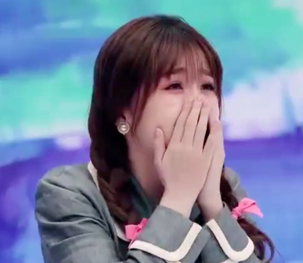 Thanh Xuân Có Bạn 3: Ngu Thư Hân bấn loạn khi được trao đổi số điện thoại với Lisa (BLACKPINK) - Ảnh 2.