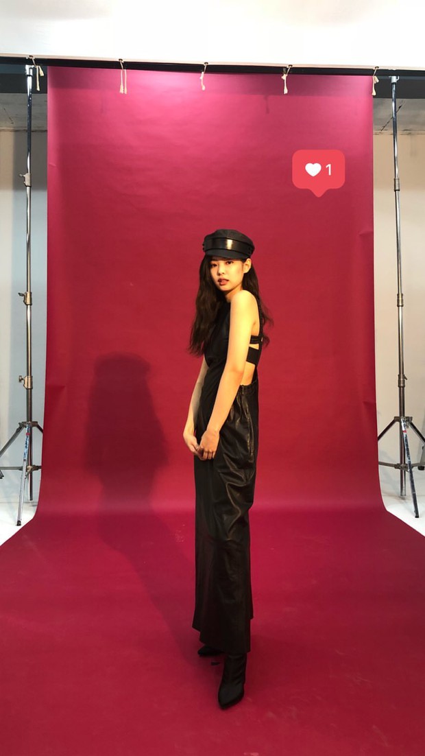 Choáng với thần thái của Jennie: High-fashion hết nấc, ảnh chụp vội mà đỉnh chẳng khác hình tạp chí - Ảnh 9.