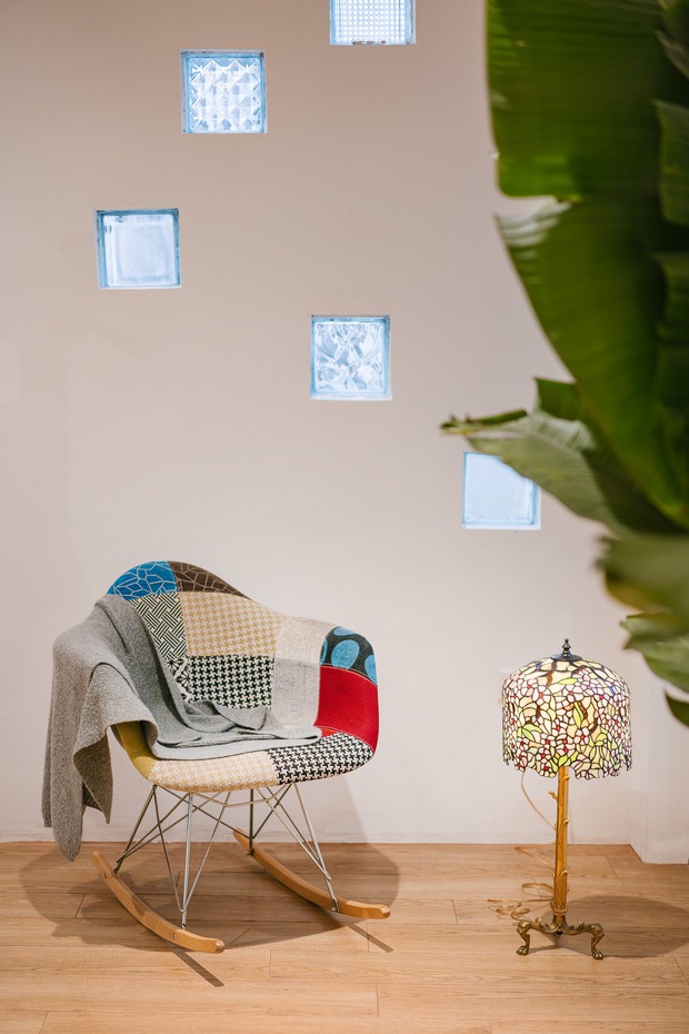 Ngôi nhà được cải tạo theo phong cách Viên lâm Á Đông: Ít đồ đạc, ít trang trí và ít màu sắc, sáng thoáng đặt làm đầu - Ảnh 11.