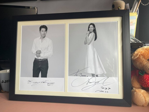 Hé lộ món quà Hyun Bin - Son Ye Jin tặng giám đốc Marketing, phải chăng cặp đôi vừa làm việc vừa tranh thủ hẹn hò luôn? - Ảnh 2. Hé lộ món quà Hyun Bin - Son Ye Jin tặng giám đốc Marketing, phải chăng cặp đôi vừa làm việc vừa tranh thủ hẹn hò luôn? - Ảnh 2.