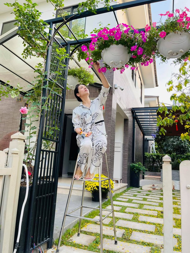 Buổi sáng cực chill trong biệt thự triệu đô của Nhật Kim Anh: View giữa lòng Sài Gòn thế này thì cần gì ra đường! - Ảnh 4. Buổi sáng cực chill trong biệt thự triệu đô của Nhật Kim Anh: View giữa lòng Sài Gòn thế này thì cần gì ra đường! - Ảnh 4.
