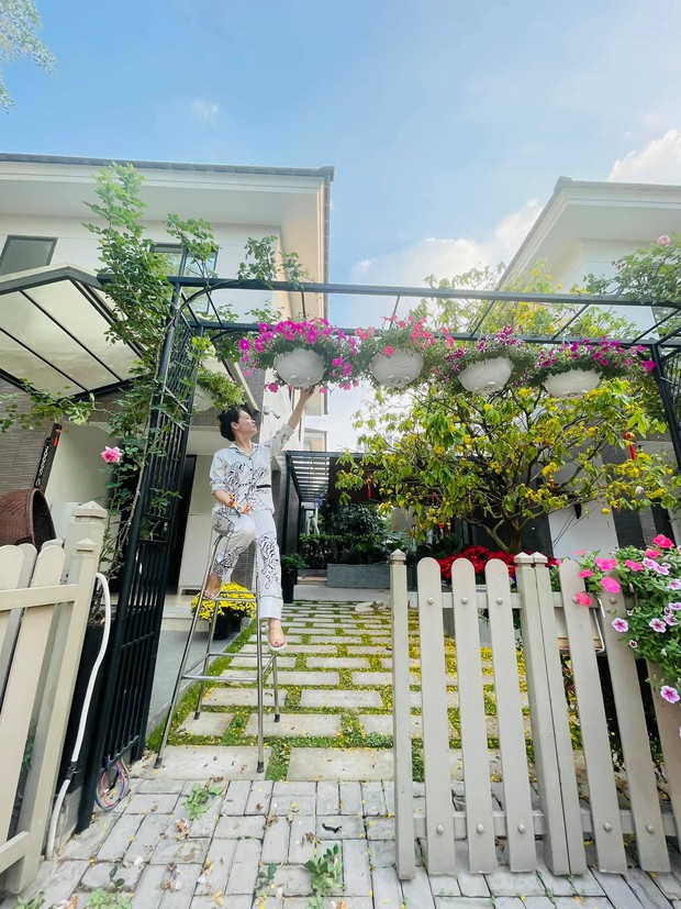 Buổi sáng cực chill trong biệt thự triệu đô của Nhật Kim Anh: View giữa lòng Sài Gòn thế này thì cần gì ra đường! - Ảnh 2. Buổi sáng cực chill trong biệt thự triệu đô của Nhật Kim Anh: View giữa lòng Sài Gòn thế này thì cần gì ra đường! - Ảnh 2.