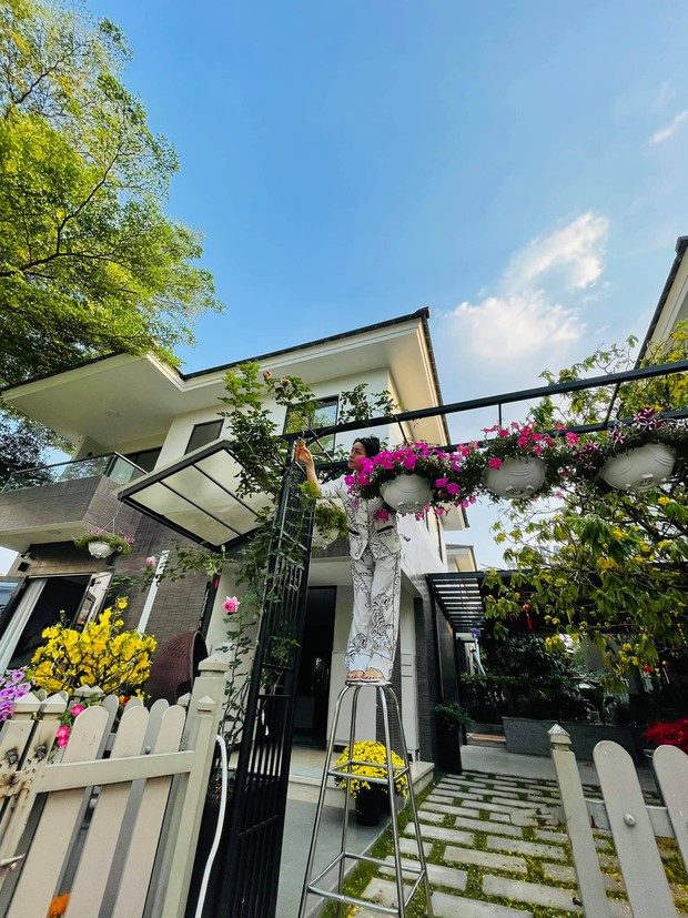 Buổi sáng cực chill trong biệt thự triệu đô của Nhật Kim Anh: View giữa lòng Sài Gòn thế này thì cần gì ra đường! - Ảnh 3. Buổi sáng cực chill trong biệt thự triệu đô của Nhật Kim Anh: View giữa lòng Sài Gòn thế này thì cần gì ra đường! - Ảnh 3.