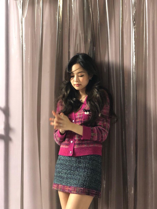Choáng với thần thái của Jennie: High-fashion hết nấc, ảnh chụp vội mà đỉnh chẳng khác hình tạp chí - Ảnh 7.