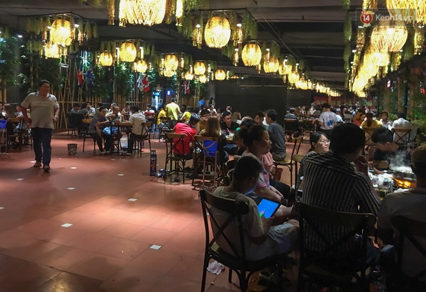 Quán nhậu ở TP. Thủ Đức, beer club trên “phố nhậu” Phạm Văn Đồng vẫn chật kín khách trong cao điểm phòng dịch Covid-19 - Ảnh 13. Quán nhậu ở TP. Thủ Đức, beer club trên “phố nhậu” Phạm Văn Đồng vẫn chật kín khách trong cao điểm phòng dịch Covid-19 - Ảnh 13.