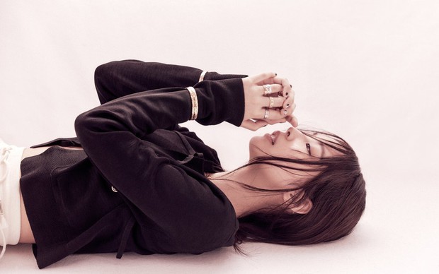 Full không che ảnh tạp chí đang hot của Jennie (BLACKPINK): Mất máu cảnh mặc độc quần yếm, tóc lởm chởm vẫn xinh hết chỗ chê - Ảnh 8. Full không che ảnh tạp chí đang hot của Jennie (BLACKPINK): Mất máu cảnh mặc độc quần yếm, tóc lởm chởm vẫn xinh hết chỗ chê - Ảnh 8.