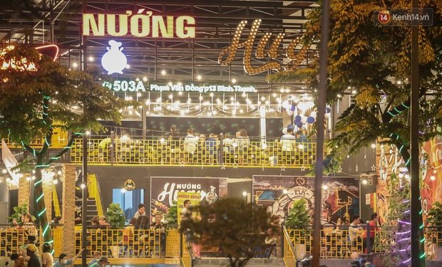 Quán nhậu ở TP. Thủ Đức, beer club trên “phố nhậu” Phạm Văn Đồng vẫn chật kín khách trong cao điểm phòng dịch Covid-19 - Ảnh 9. Quán nhậu ở TP. Thủ Đức, beer club trên “phố nhậu” Phạm Văn Đồng vẫn chật kín khách trong cao điểm phòng dịch Covid-19 - Ảnh 9.