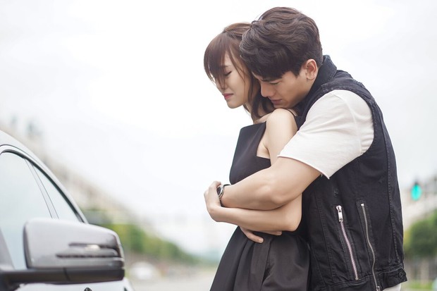 7 chuyện tình trai trẻ lái gái già nức tiếng phim Châu Á: Hot nhất là Lee Ji Ah và đại gia Penthouse còn gì! - Ảnh 2.