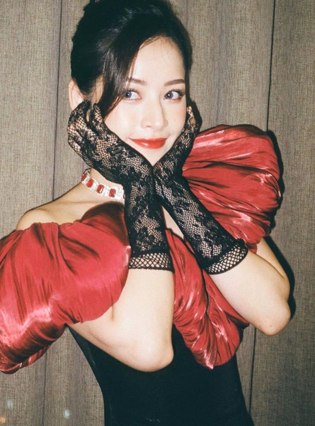 Chi Pu bất ngờ khoe ảnh thân mật bên chàng trai giấu mặt, công khai hẹn hò hậu toang với tình cũ của Quỳnh Anh Shyn? - Ảnh 4. Chi Pu bất ngờ khoe ảnh thân mật bên chàng trai giấu mặt, công khai hẹn hò hậu toang với tình cũ của Quỳnh Anh Shyn? - Ảnh 4.