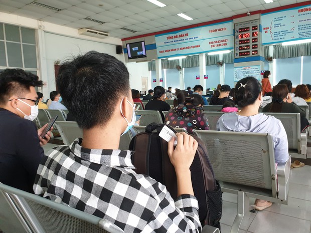 Hàng trăm hành khách đến ga Sài Gòn trả vé: Mặc dù nhớ người thân, nhưng tôi chấp nhận hoãn về quê ăn Tết để phòng dịch Covid-19 - Ảnh 9.