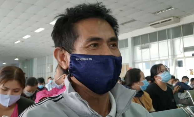 Hàng trăm hành khách đến ga Sài Gòn trả vé: Mặc dù nhớ người thân, nhưng tôi chấp nhận hoãn về quê ăn Tết để phòng dịch Covid-19 - Ảnh 3.